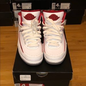 white and red 2s